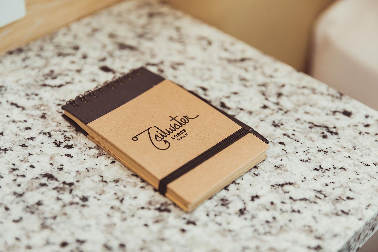 Double Queen with Desk notepad