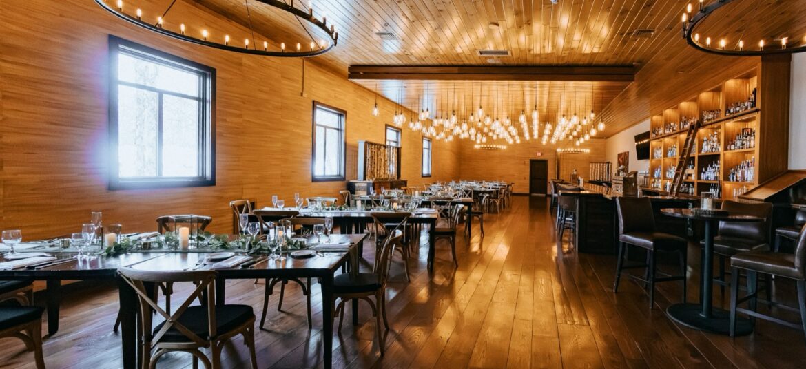 tailwater-river-birch-bar-room-wide